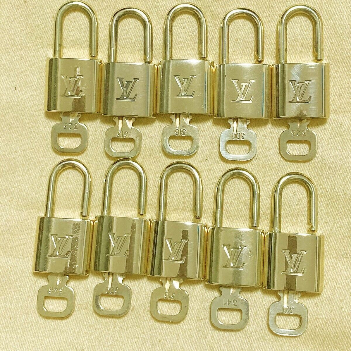 LOUIS VUITTON LV 10 SET PADLOCK KEY CHARM CADENA GOLD-PLATED FRANCE 37PDA200