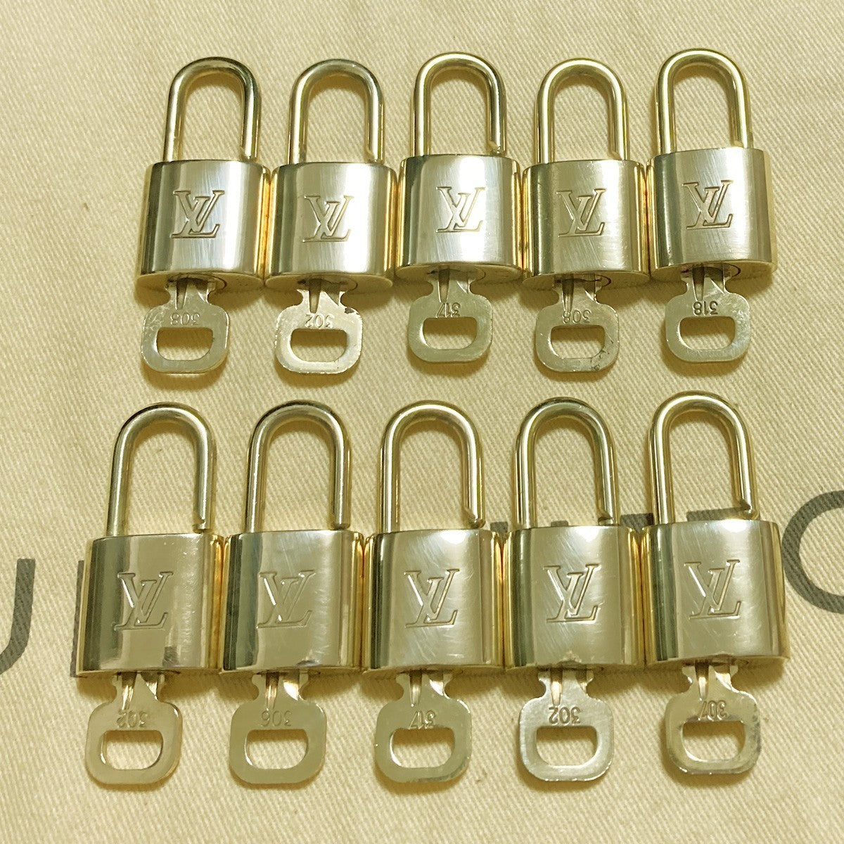 LOUIS VUITTON LV 10 SET PADLOCK KEY CHARM CADENA GOLD-PLATED FRANCE 37PDA264