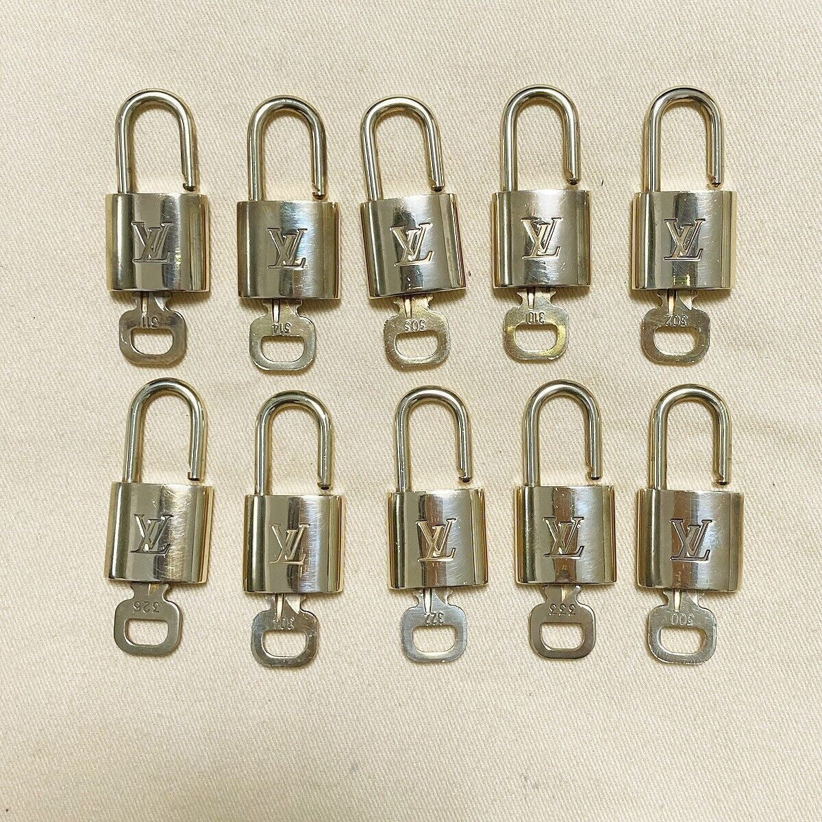 LOUIS VUITTON LV 10 SET PADLOCK KEY BAG CHARM CADENA GOLD PLATED FRANCE 31PDA023