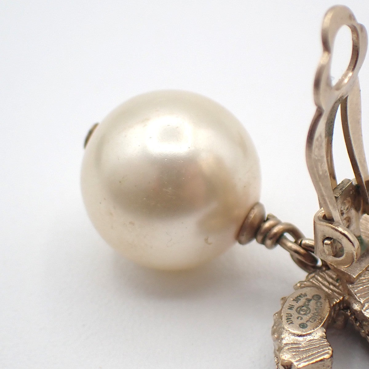 CHANEL CC Logo Immitation Pearl Swing Earrings Clip-on B13C Gold Italy 84RL895