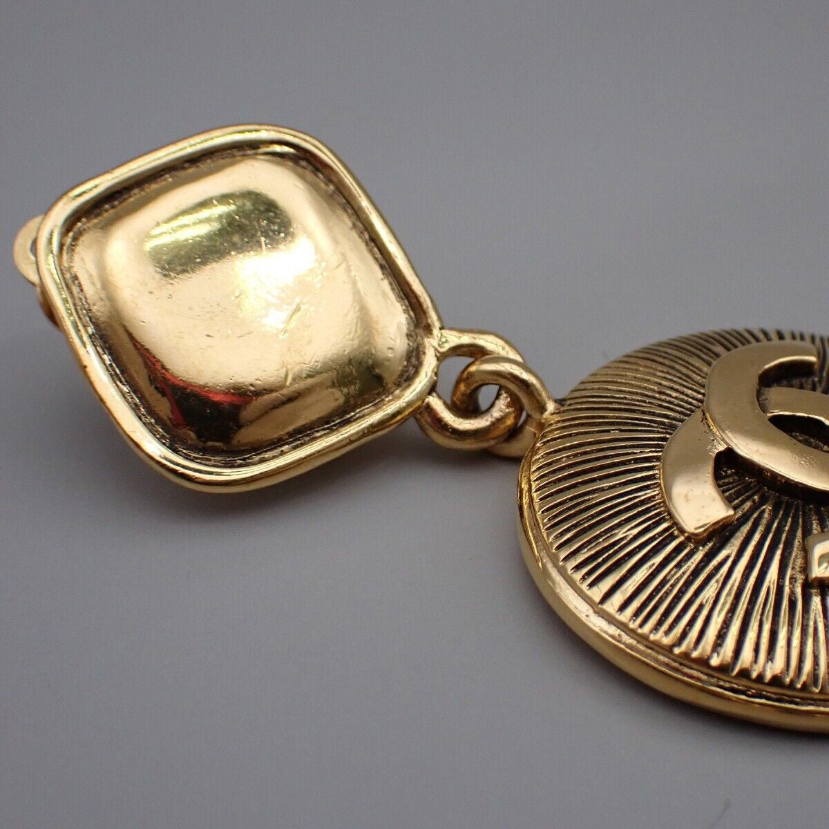 CHANEL CC Logo Round Drop Earrings Clip-On GHW France Vintage 75RK809
