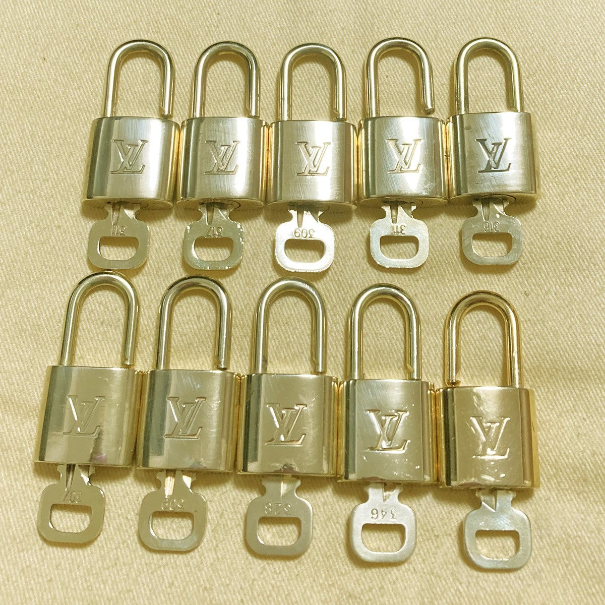 LOUIS VUITTON LV 10 SET PADLOCK KEY CHARM CADENA GOLD-PLATED FRANCE 37PDA267