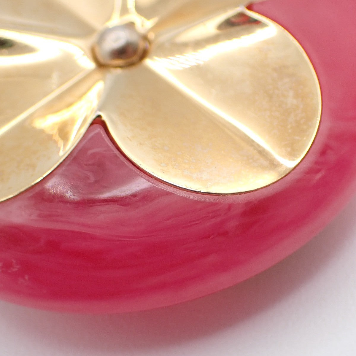 LOUIS VUITTON Hollow Flower Key Chain Gold-Plated Color Stone PK M66975 62EG068