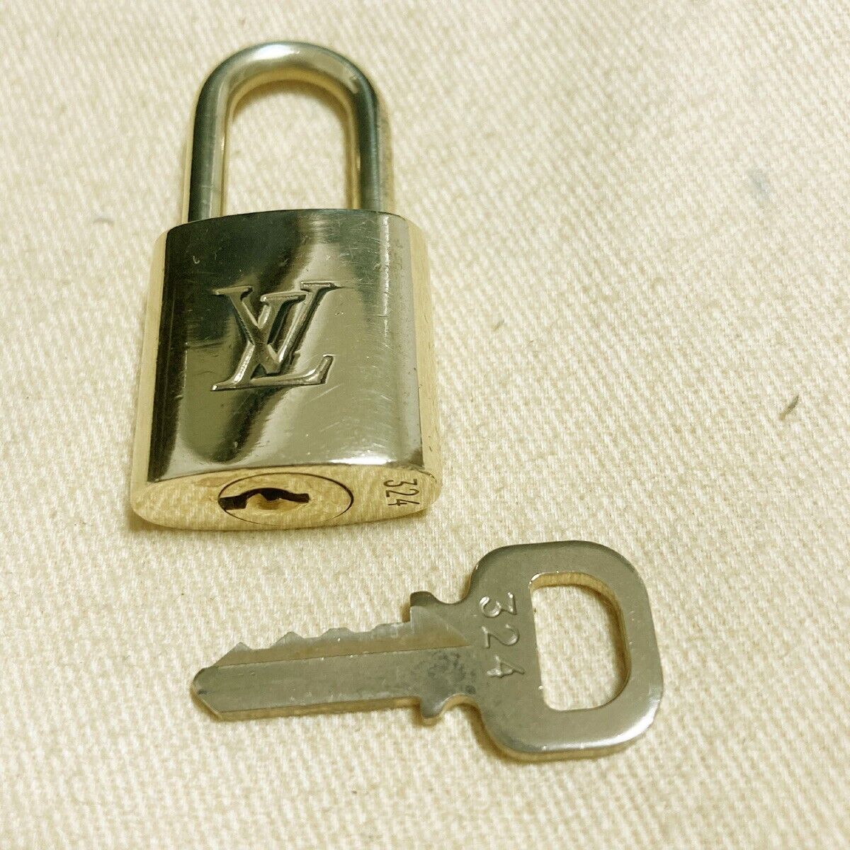 LOUIS VUITTON LV 10 SET PADLOCK KEY CHARM CADENA GOLD-PLATED FRANCE 30PDA158