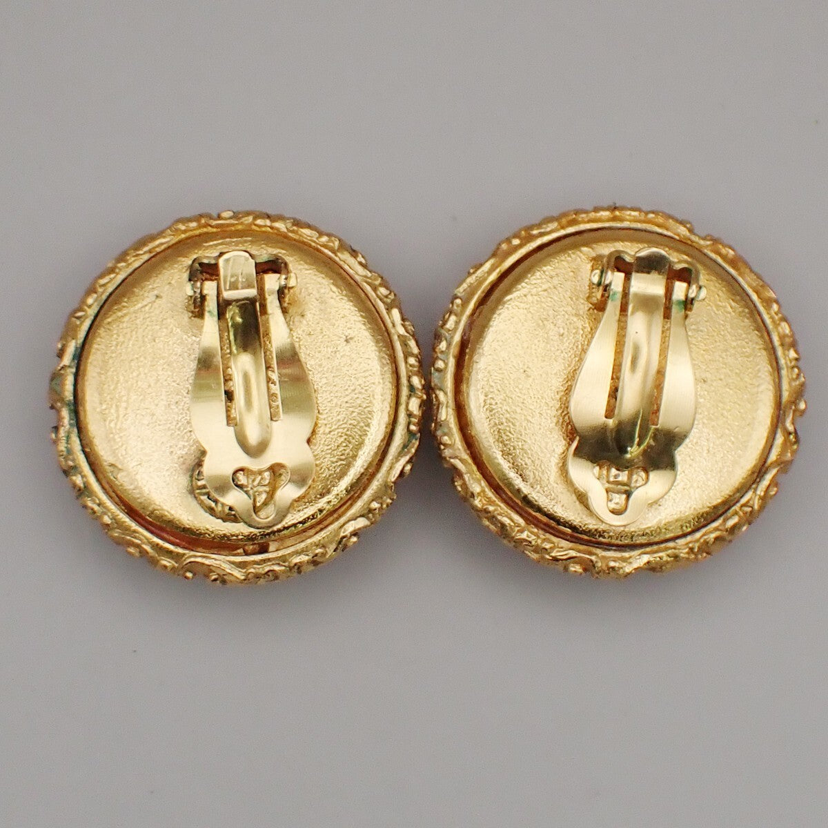 CHANEL CC Round Imitation Pearl Button Earrings 93A Clip-On GHW Vintage 96RK946