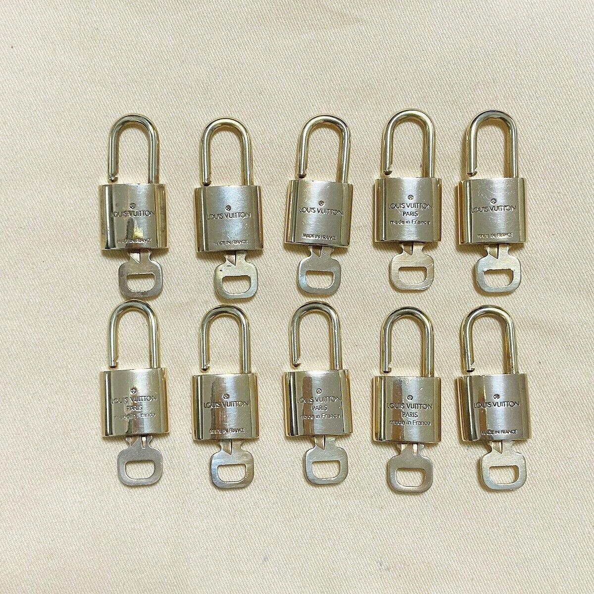LOUIS VUITTON LV 10 SET PADLOCK KEY BAG CHARM CADENA GOLD PLATED FRANCE 31PDA023