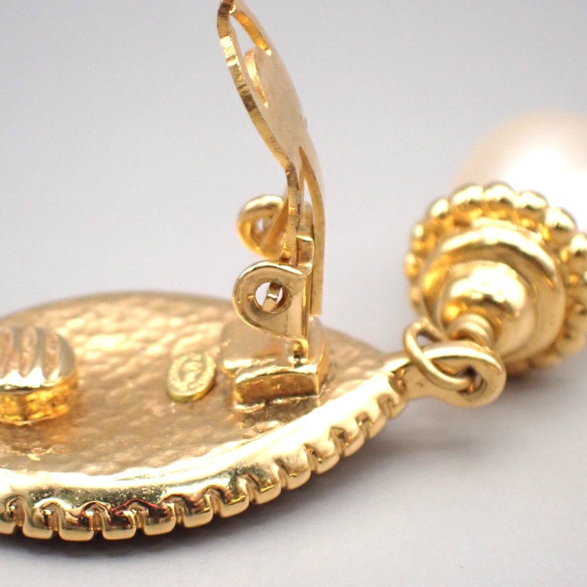 CHANEL CC Logo Immitation Pearl Earrings 96A Clip-On Gold WE France VE 70MA474