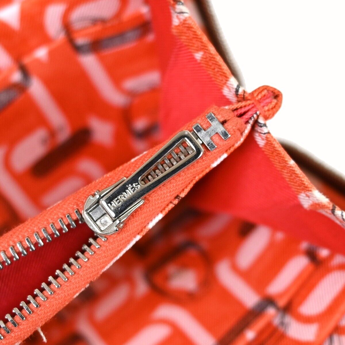 HERMES Azap Silk In Long Zipper Bifold Wallet Purse Veau Epsom Red 72HB250