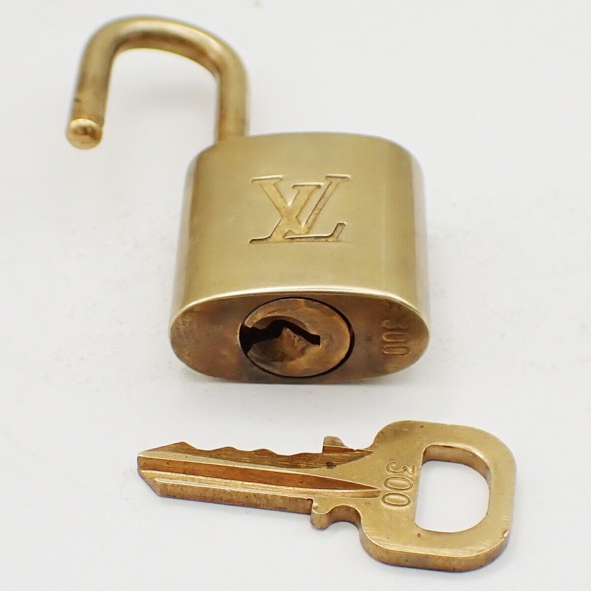 LOUIS VUITTON LV 10 Set  Padlock Key Bag Charm Cadena Gold Plated France 39YF668