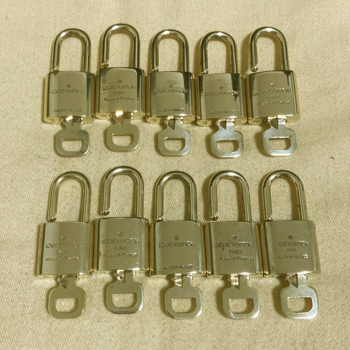 LOUIS VUITTON LV 10 SET PADLOCK KEY CHARM CADENA GOLD-PLATED FRANCE 62PDA312