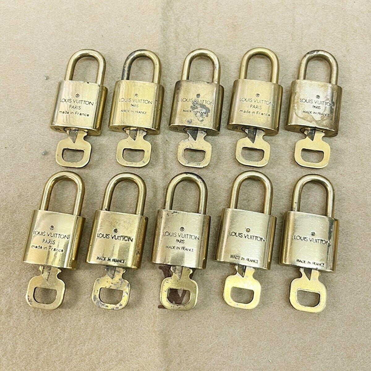 LOUIS VUITTON LV 10 SET PADLOCK KEY BAG CHARM CADENA GOLD-PLATED FRANCE 36JF655