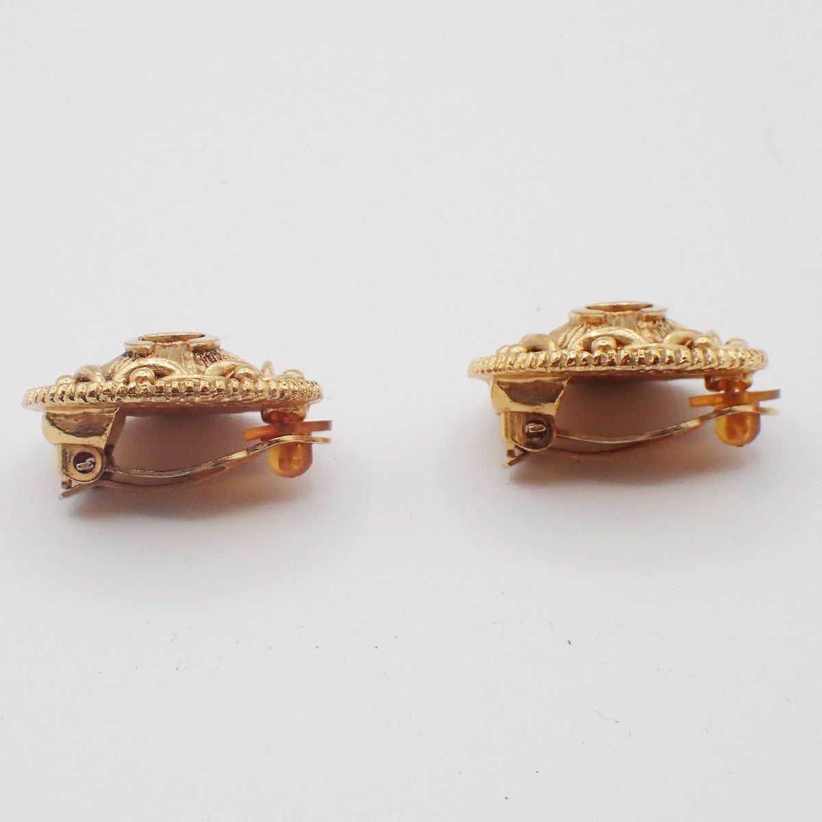 CHANEL CC Logo Button Earring 97P Clip-On Gold-Plated France Vintage 87RL936
