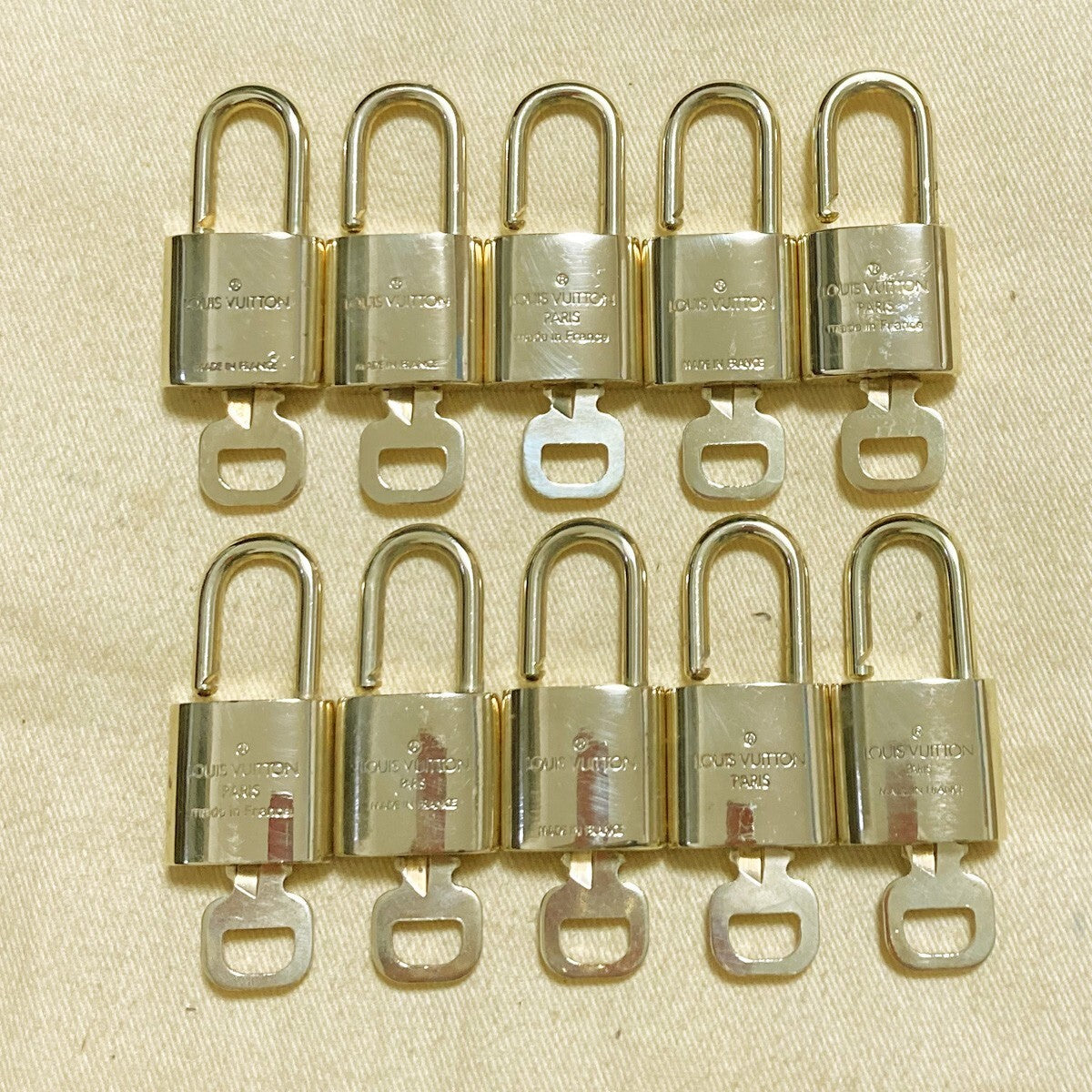 LOUIS VUITTON LV 10 SET PADLOCK KEY CHARM CADENA GOLD-PLATED FRANCE 37PDA225