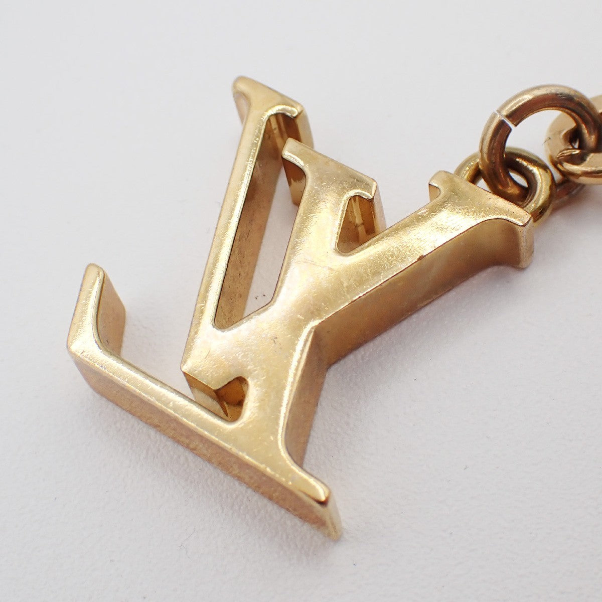 LOUIS VUITTON Hollow Flower Key Chain Gold-Plated Color Stone PK M66975 62EG068