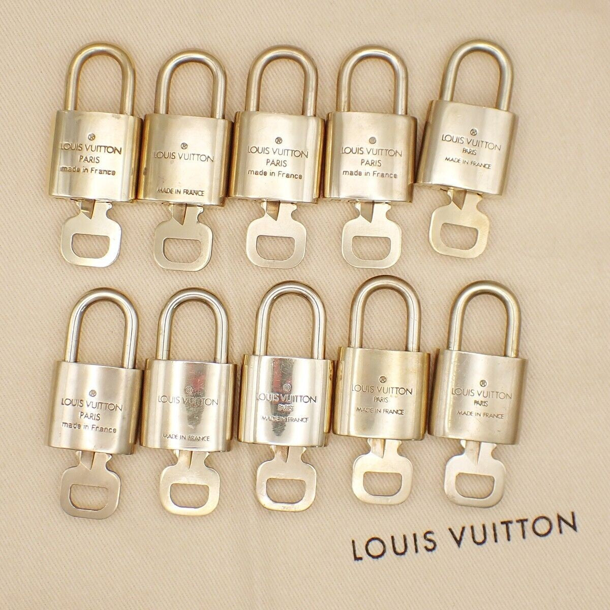 LOUIS VUITTON LV 10 SET PADLOCK CADENA KEY BAG CHARM GOLD PLATED FRANCE 31YE673