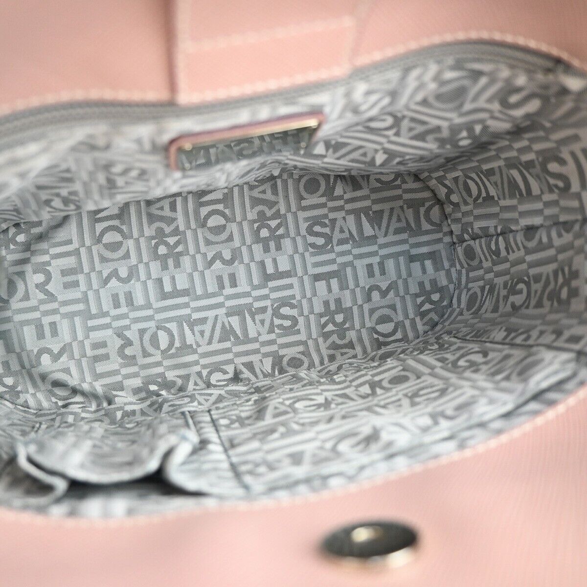 SALVATORE FERRAGAMO Gancini Hand Bag Leather Pink Silver Made in Italy 31EA709