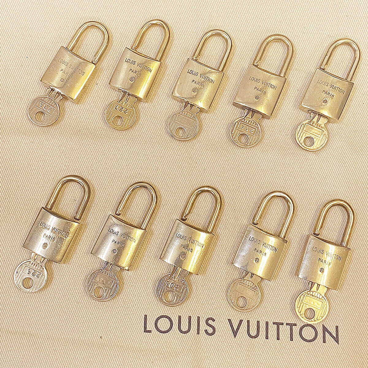 AUTHENTIC LOUIS VUITTON LV 10 SET PADLOCK KEY CHARM CADENA GOLD FRANCE 08BS967