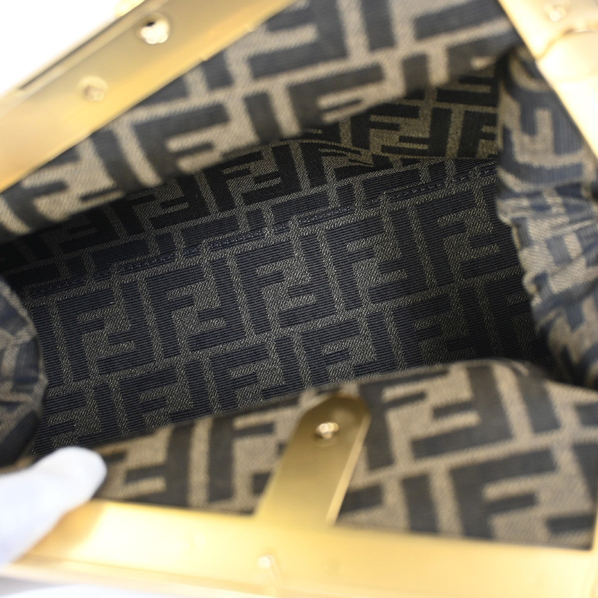 51.Live FENDI First Medium 2Way Shoulder Clutch Bag Leather Beige Gold 370RJ786