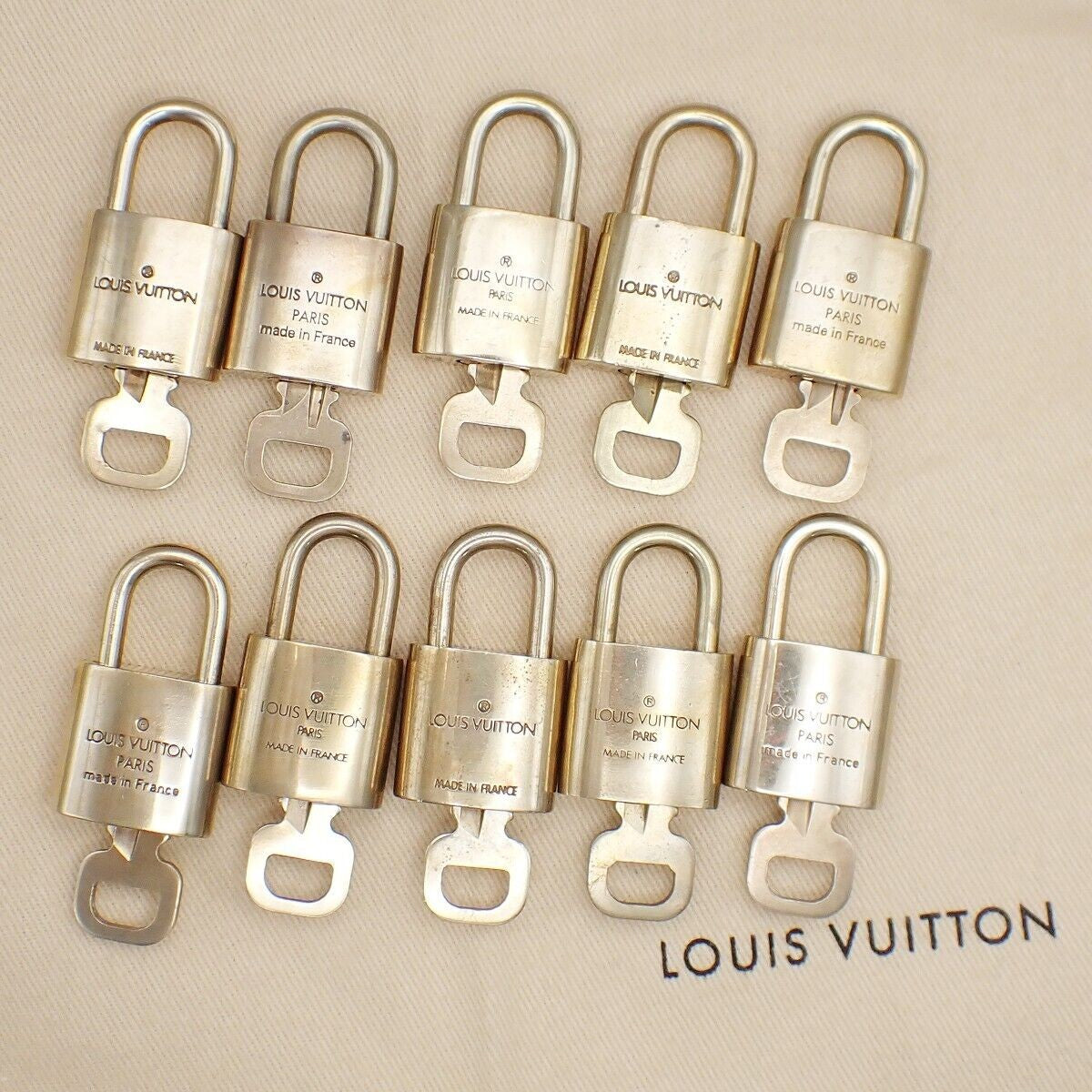 LOUIS VUITTON LV 10 SET PADLOCK CADENA KEY BAG CHARM GOLD PLATED FRANCE 37YE675