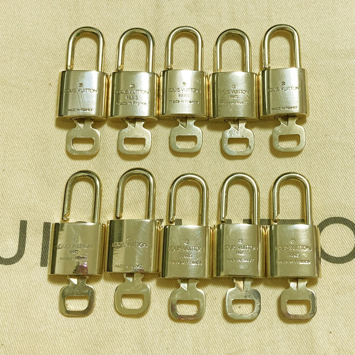 LOUIS VUITTON LV 10 SET PADLOCK KEY CHARM CADENA GOLD-PLATED FRANCE 37PDA264