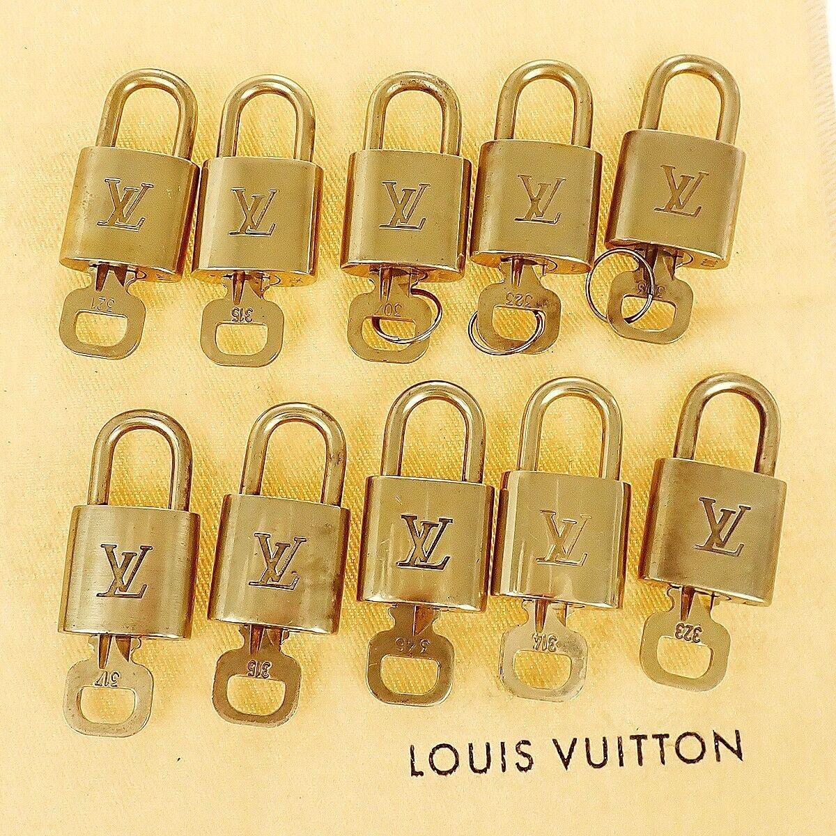 LOUIS VUITTON LV 10 SET PADLOCK KEY BAG CHARM CADENA GOLD PLATED FRANCE 62YE935