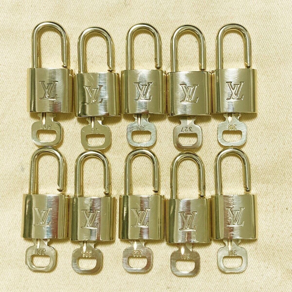 LOUIS VUITTON LV 10 SET PADLOCK KEY BAG CHARM CADENA GOLD PLATED FRANCE 31PDA128