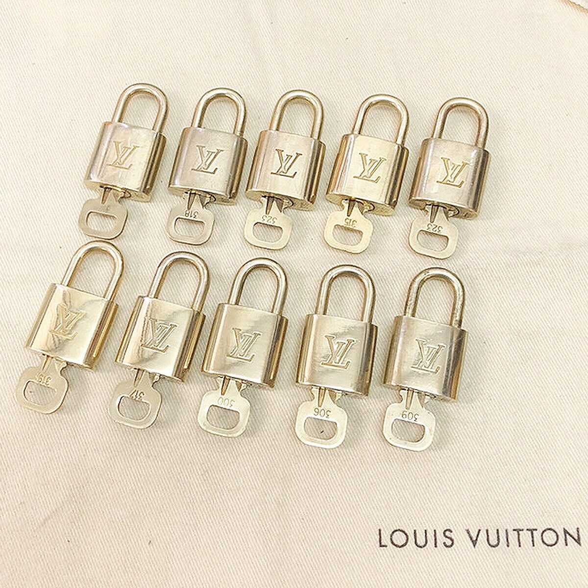 LOUIS VUITTON LV 10 SET PADLOCK KEY CHARM CADENA GOLD-PLATED FRANCE 35JF230
