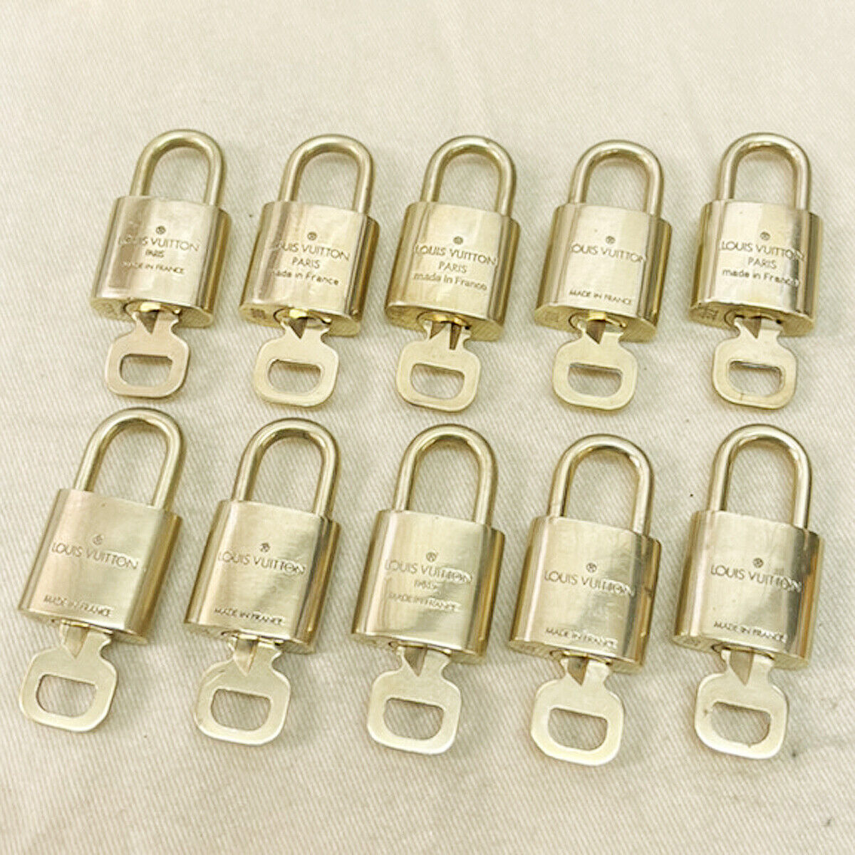 LOUIS VUITTON LV 10 SET PADLOCK KEY CHARM CADENA GOLD-PLATED FRANCE 35JF459
