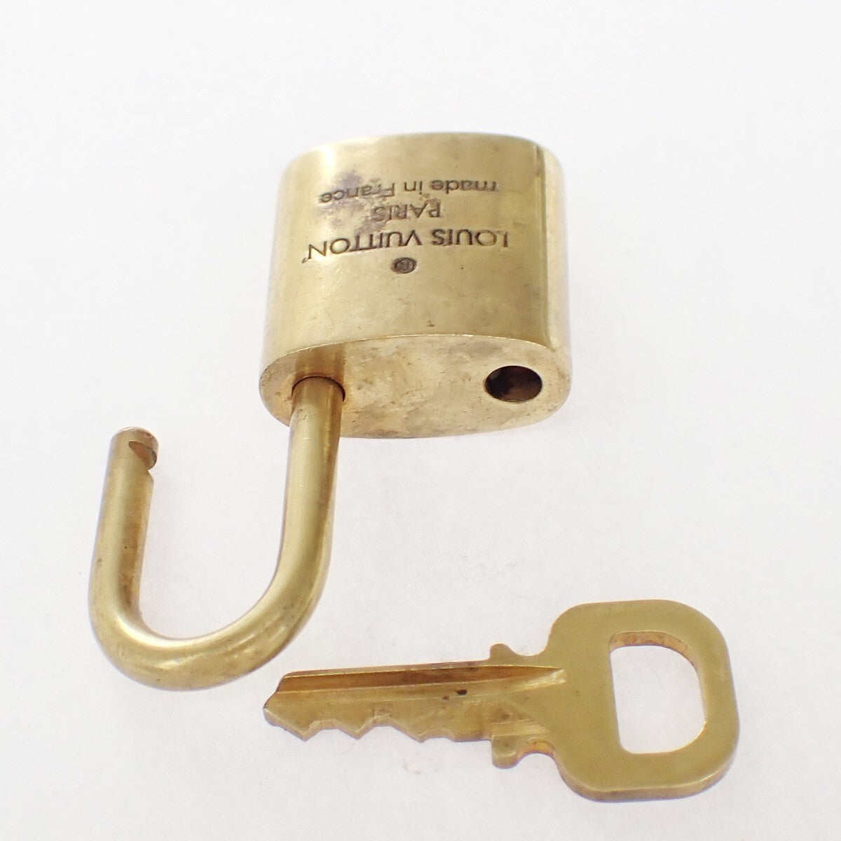 LOUIS VUITTON LV 10 SET PADLOCK KEY BAG CHARM CADENA GOLD PLATED FRANCE 37YG110