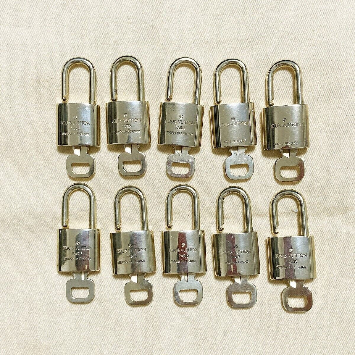 LOUIS VUITTON LV 10 SET PADLOCK KEY BAG CHARM CADENA GOLD PLATED FRANCE 61PDA035