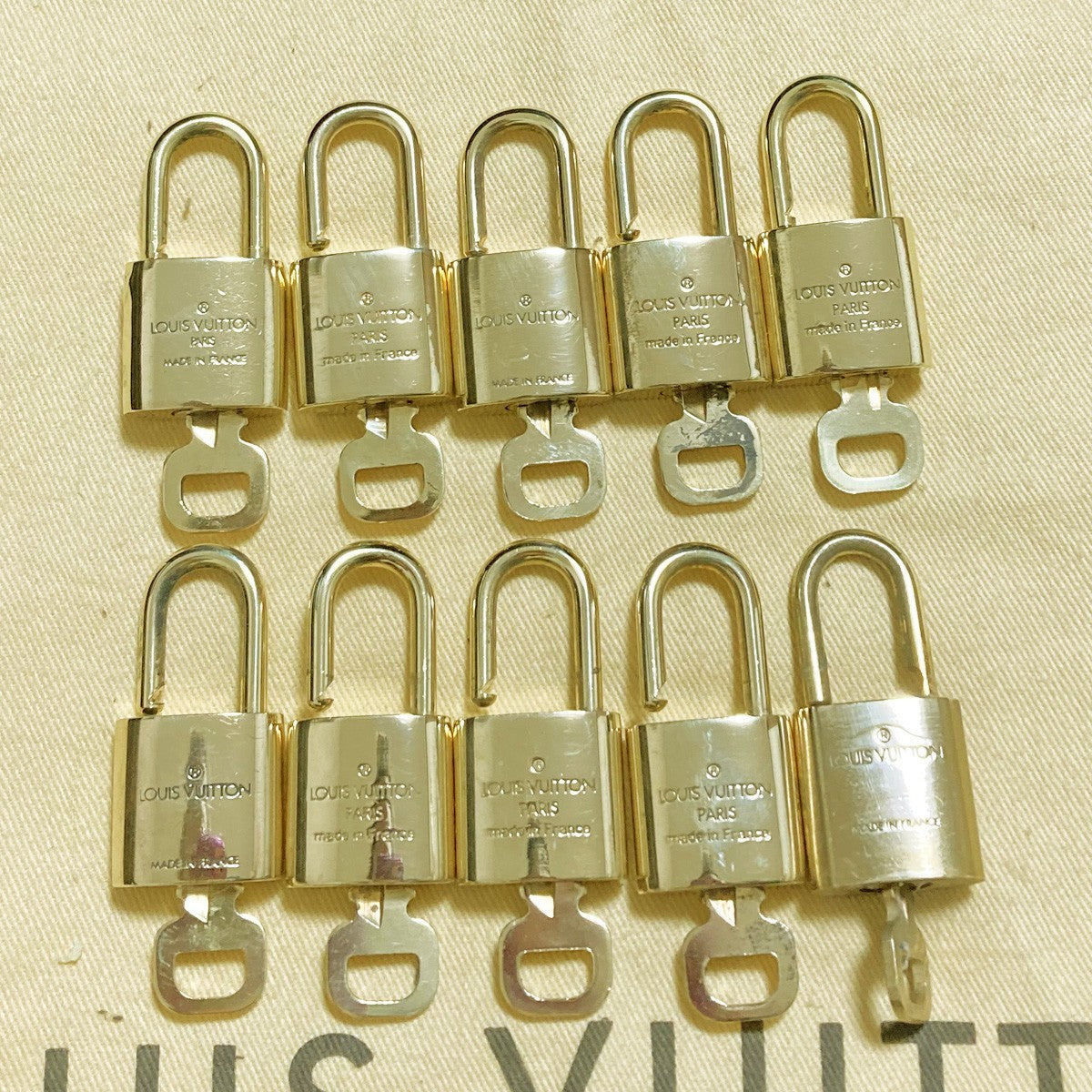 LOUIS VUITTON LV 10 SET PADLOCK KEY CHARM CADENA GOLD-PLATED FRANCE 31PDA291