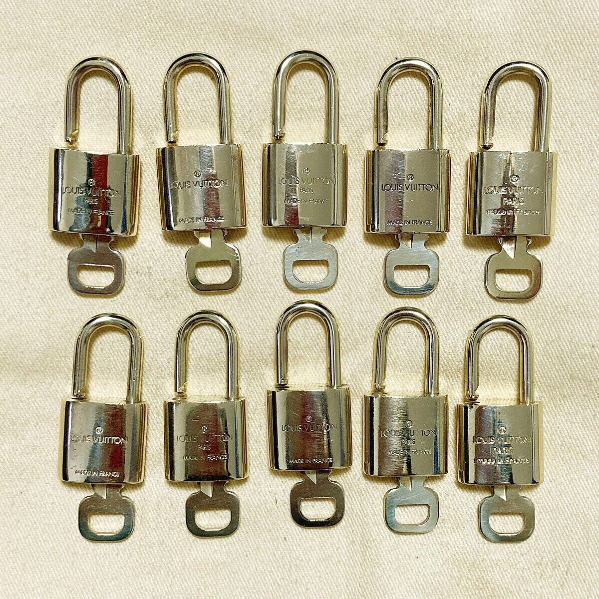LOUIS VUITTON LV 10 SET PADLOCK KEY BAG CHARM CADENA GOLD PLATED FRANCE 62PDA084