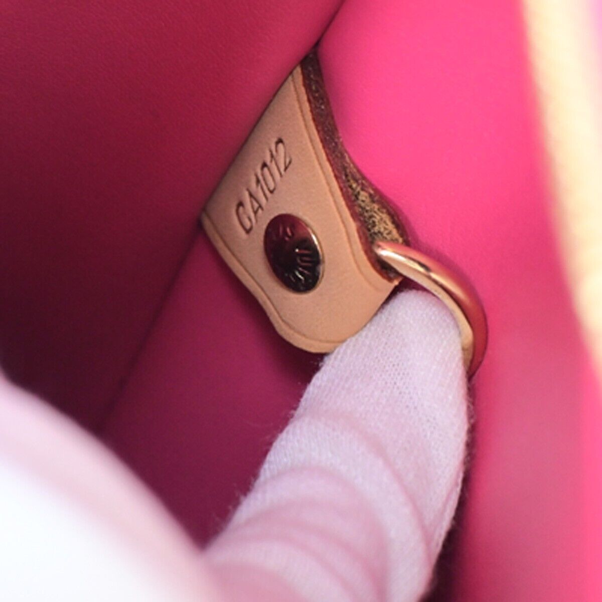 LOUIS VUITTON Houston Shoulder Bag Monogram Vernis Fuchsia Pink M91219 11FB190