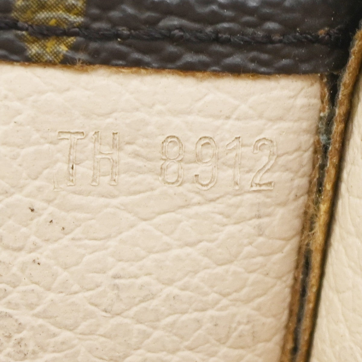 LOUIS VUITTON Poche Toilette 26 Clutch Pouch Bag Monogram Leather M47542 09YJ180