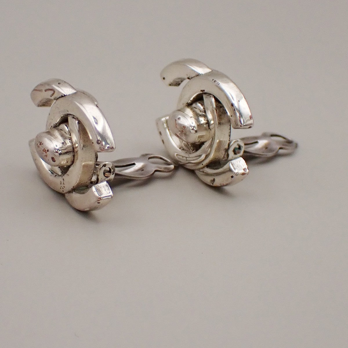 CHANEL CC Logo Button Earrings 96P Clip-On Silver-Plated France Vintage 85RL396
