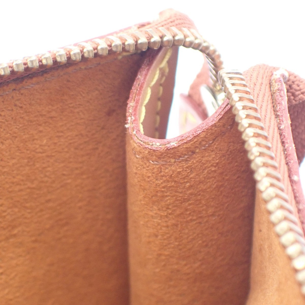 LOUIS VUITTON LV Pochette Accessoires Hand Bag Epi Leather Brown M52943 34RL832