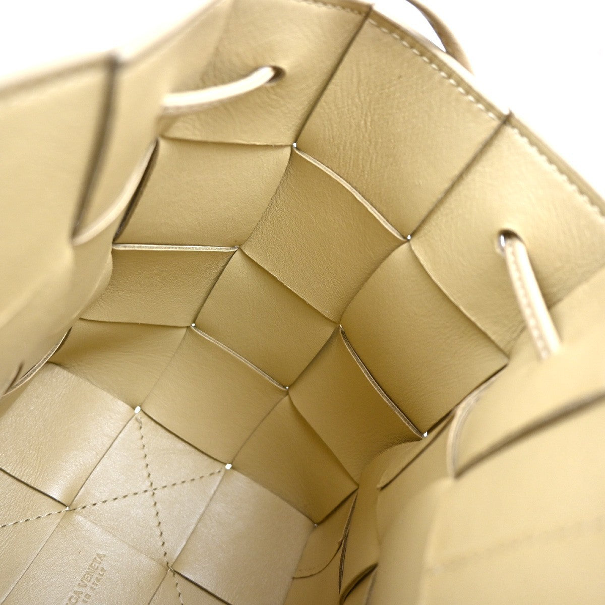 BOTTEGA VENETA Cassette Bucket Drawstring Shoulder Bag Leather Beige 95RF957