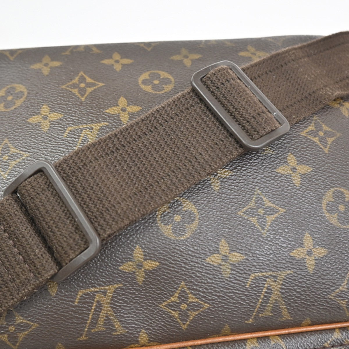 LOUIS VUITTON Reporter PM Crossbody Shoulder Bag Monogram Leather M45254 88YJ025