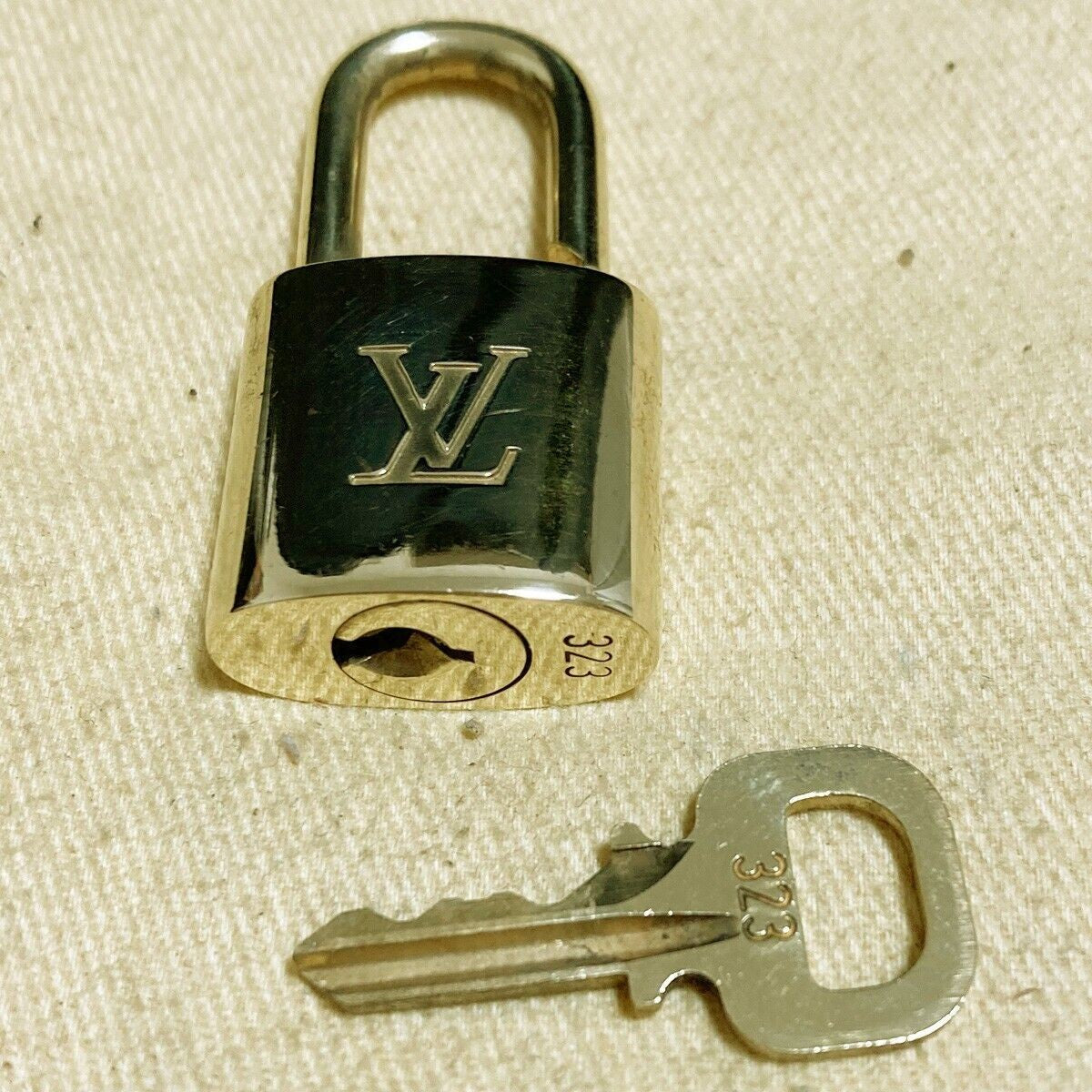 LOUIS VUITTON LV 10 SET PADLOCK KEY CHARM CADENA GOLD-PLATED FRANCE 65PDA196