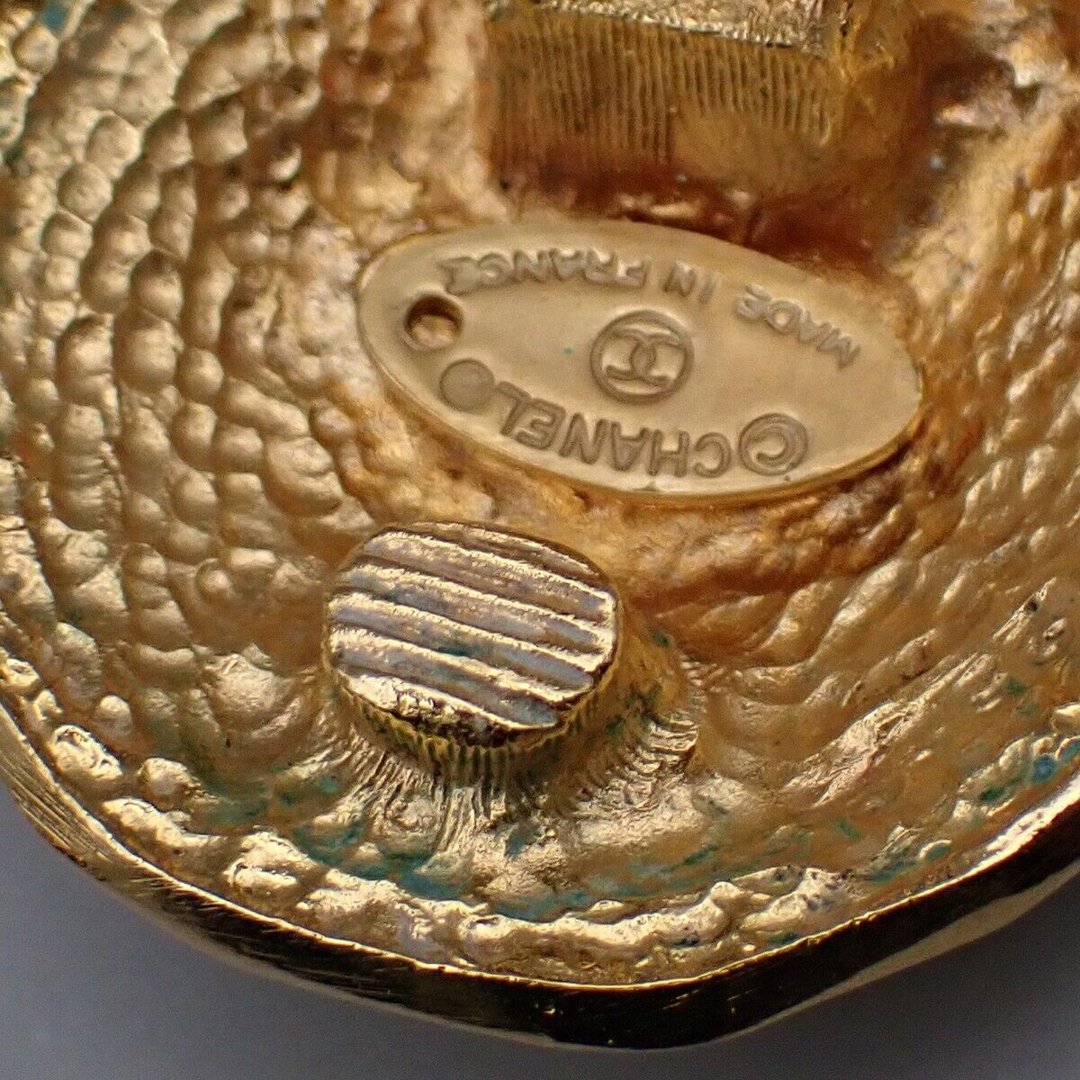 CHANEL CC Logo Emblem Round Earrings Clip-On Gold GHW France Vintage 34YG564