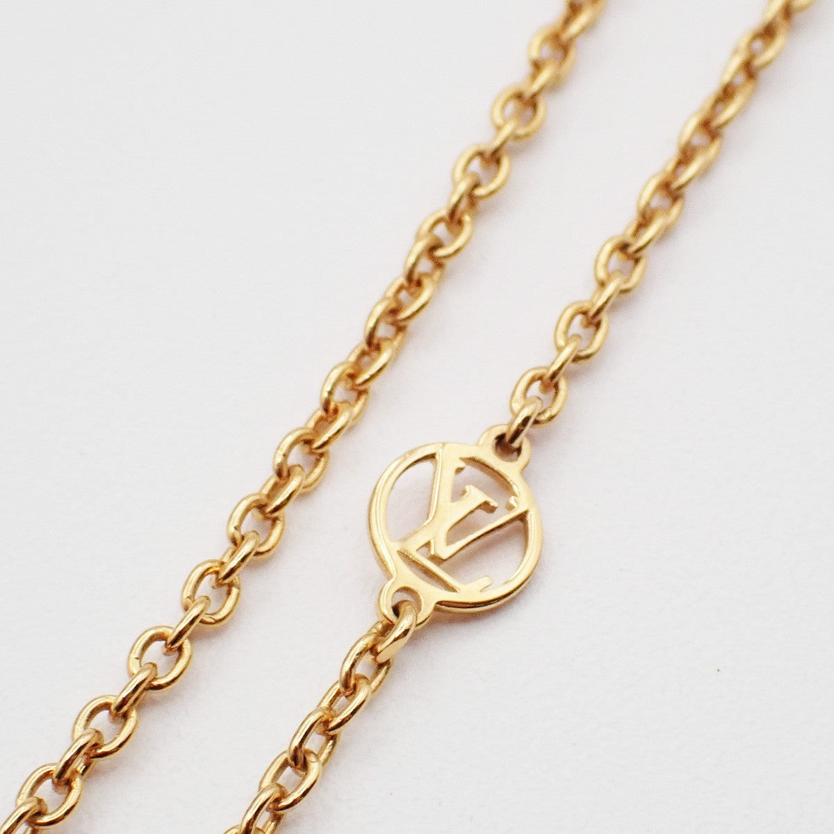 LOUIS VUITTON Collier Essential V  Necklace Imitation Pearl GHW M68358 30CA075