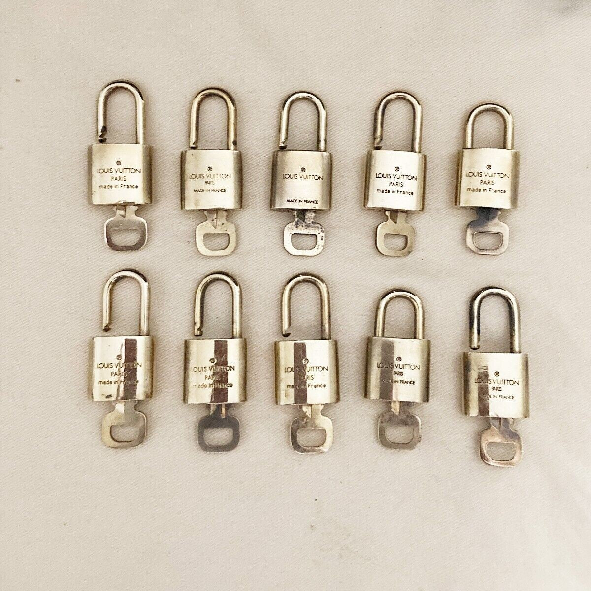 LOUIS VUITTON LV 10 SET PADLOCK KEY BAG CHARM CADENA GOLD PLATED FRANCE 33YB053