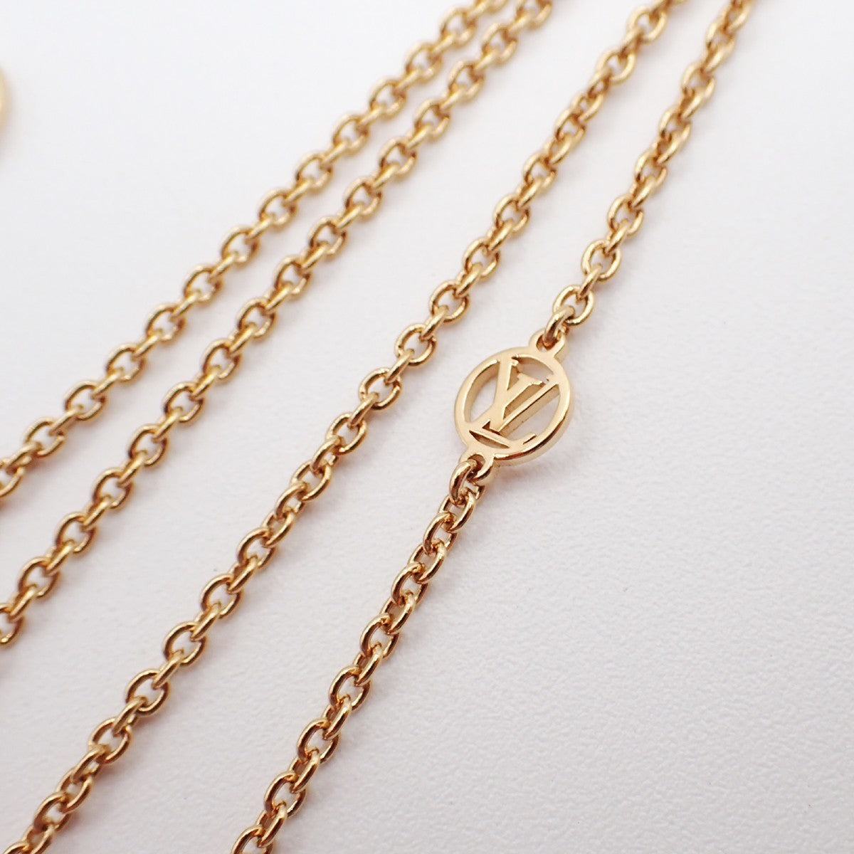 LOUIS VUITTON Collier Essential V Necklace Imitation Pearl Gold M68358 80MA242