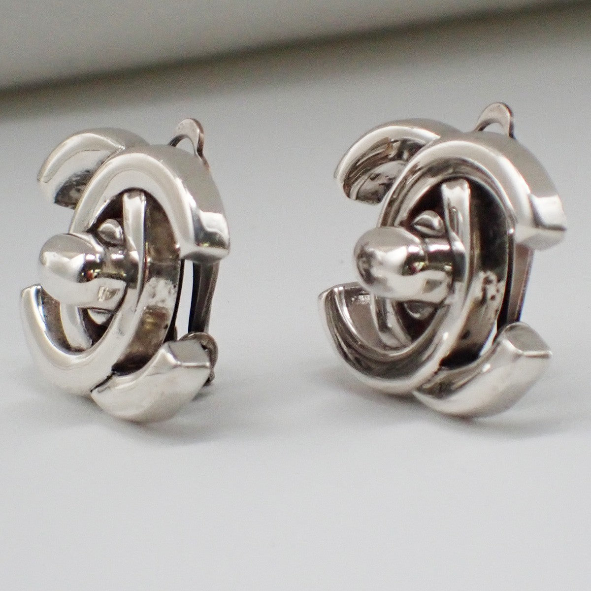 CHANEL CC Logo Button Earring 96P Clip-On Silver-Plated France Vintage 76RL808