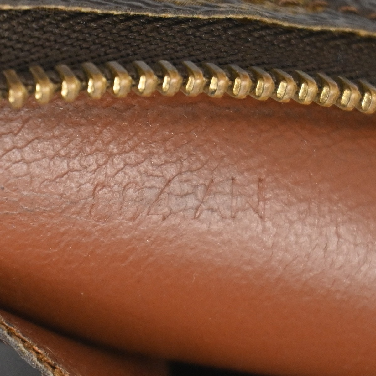 LOUIS VUITTON Poche Toilette 26 Clutch Pouch Bag Monogram Leather M47542 65ZA140