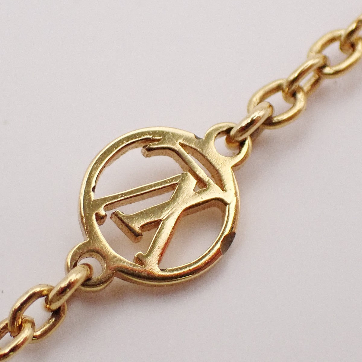 LOUIS VUITTON Essential V Planet Necklace Rhinestone GHW M68920 37EG281