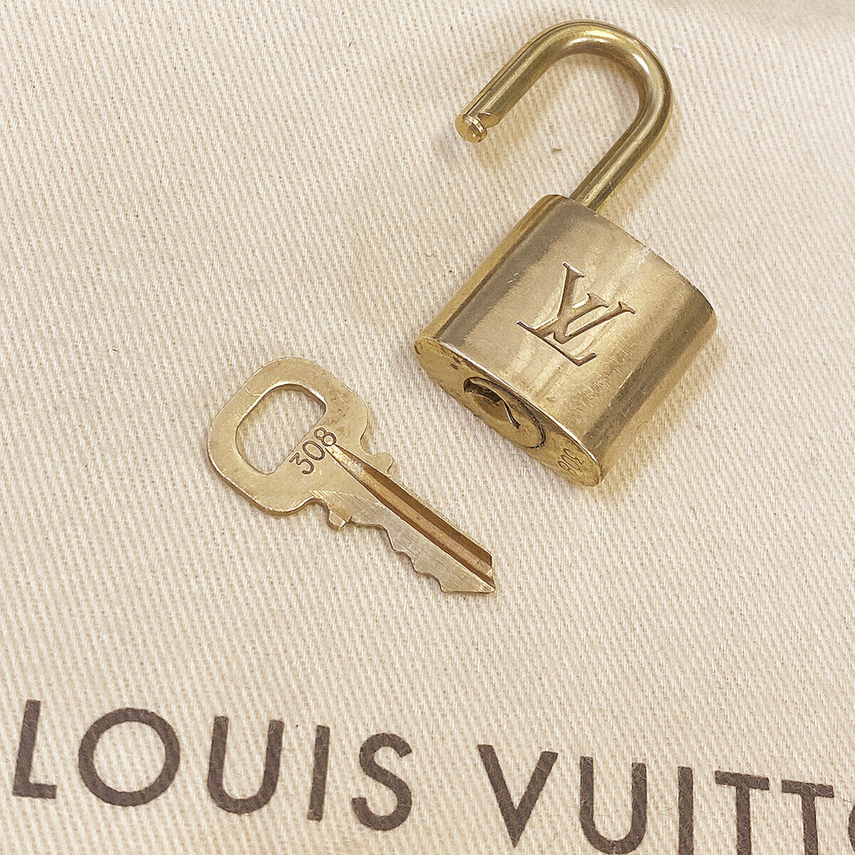 AUTHENTIC LOUIS VUITTON LV 10 SET PADLOCK KEY CHARM CADENA GOLD FRANCE 80BS965
