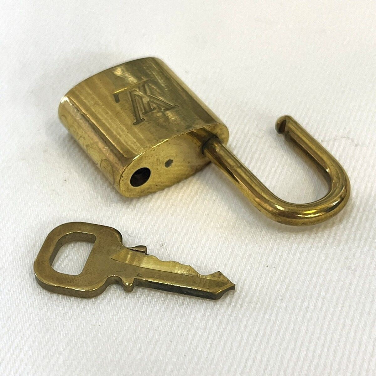 LOUIS VUITTON LV 10 SET PADLOCK KEY BAG CHARM CADENA GOLD PLATED FRANCE 34GA938