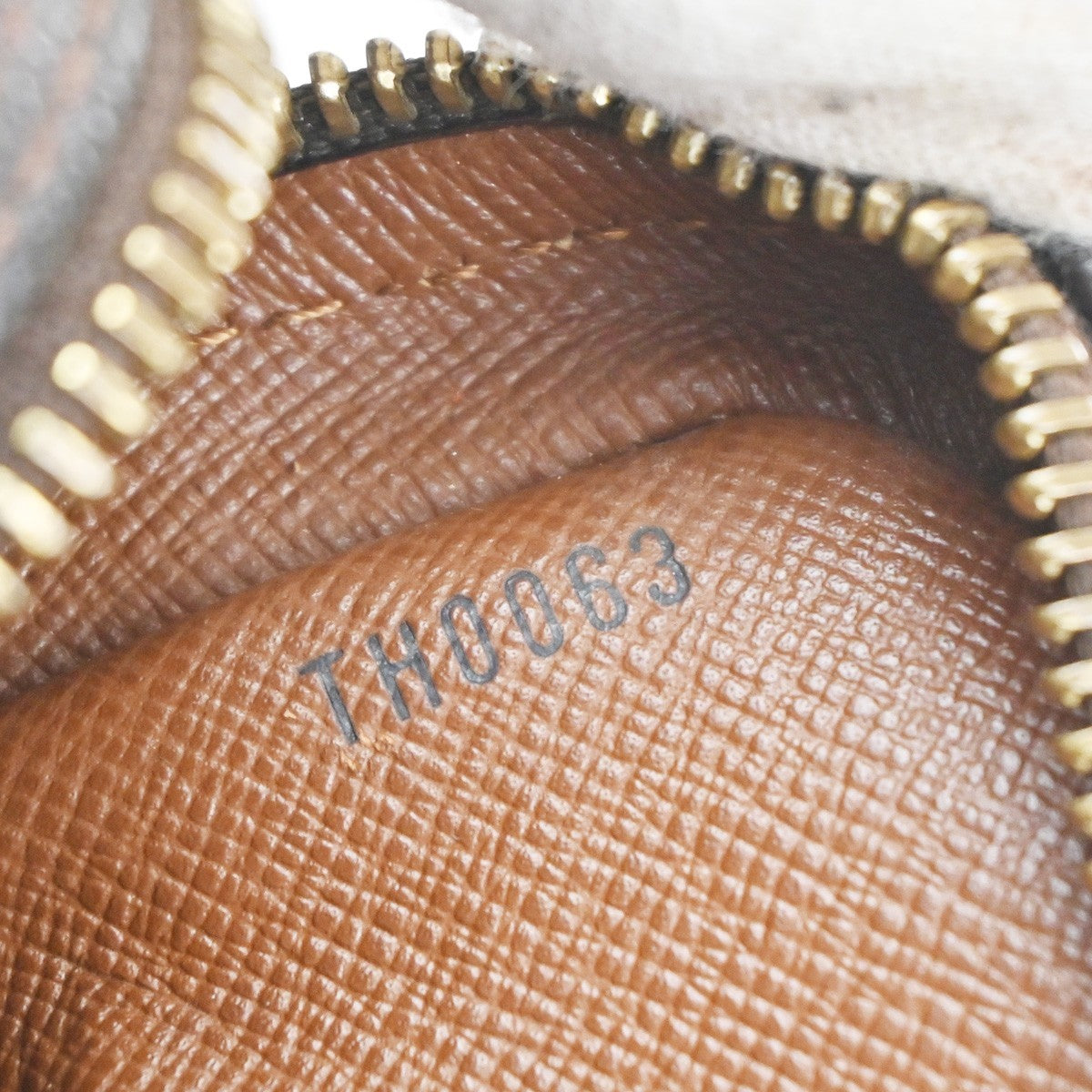 LOUIS VUITTON Amazon Crossbody Shoulder Bag Monogram Leather BN M45236 65KD039