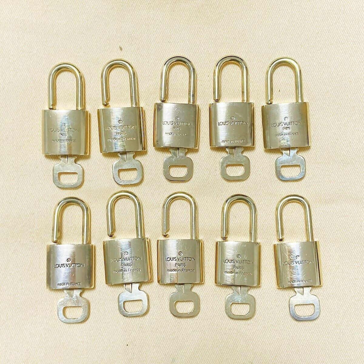 LOUIS VUITTON LV 10 SET PADLOCK KEY BAG CHARM CADENA GOLD PLATED FRANCE 37PDA022